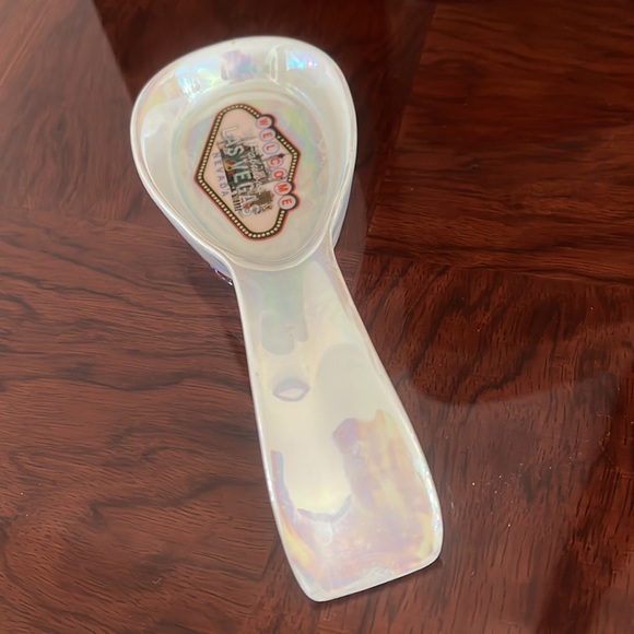 Vintage “Welcome To Fabulous Las Vegas Nevada” Iridescent Ceramic Spoon Rest - Picture 6 of 7